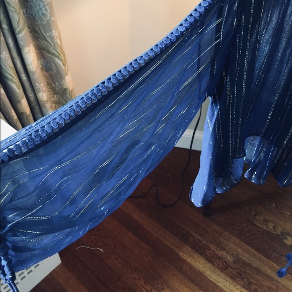 Fun blouse w great details. New w out tag! - Picture 3 of 4